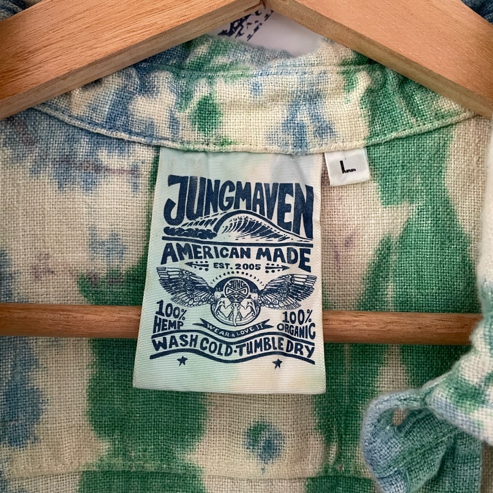 SOLD

Jungmaven 100% hemp rare tie dye short sleeve button up shirt. Size Large. - Picture 2 of 3